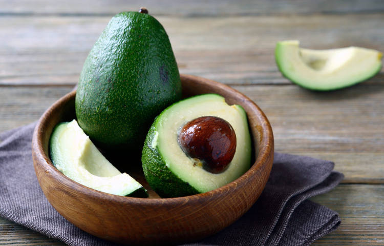 При белковой диете можно есть авокадо