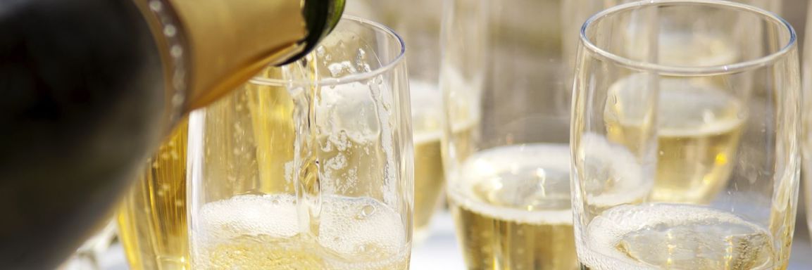 Лучшее шампанское: популярные российские марки игристого в 2022 году